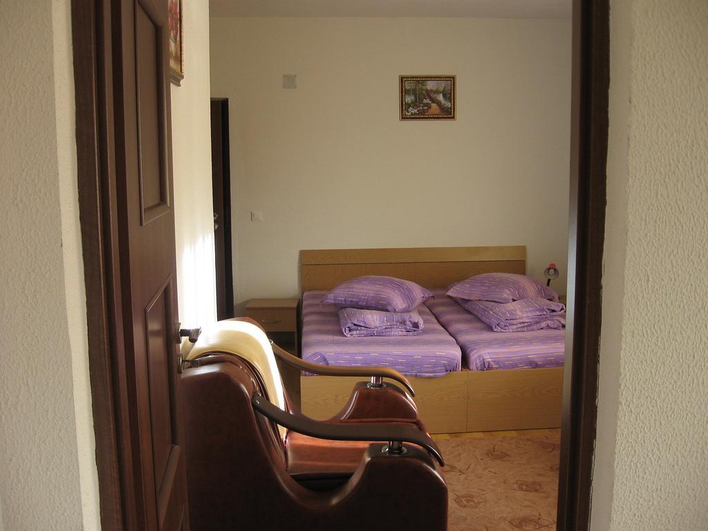 Hotel Pensiunea Pomi -Oesti à Albestii Paminteni Chambre photo