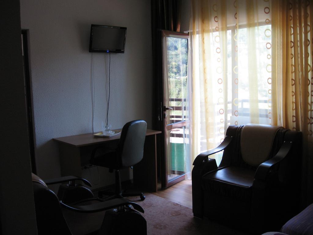 Hotel Pensiunea Pomi -Oesti à Albestii Paminteni Chambre photo