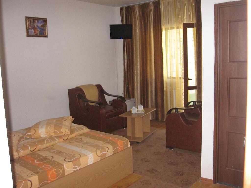 Hotel Pensiunea Pomi -Oesti à Albestii Paminteni Chambre photo