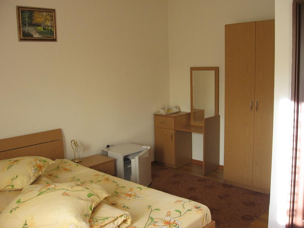 Hotel Pensiunea Pomi -Oesti à Albestii Paminteni Chambre photo