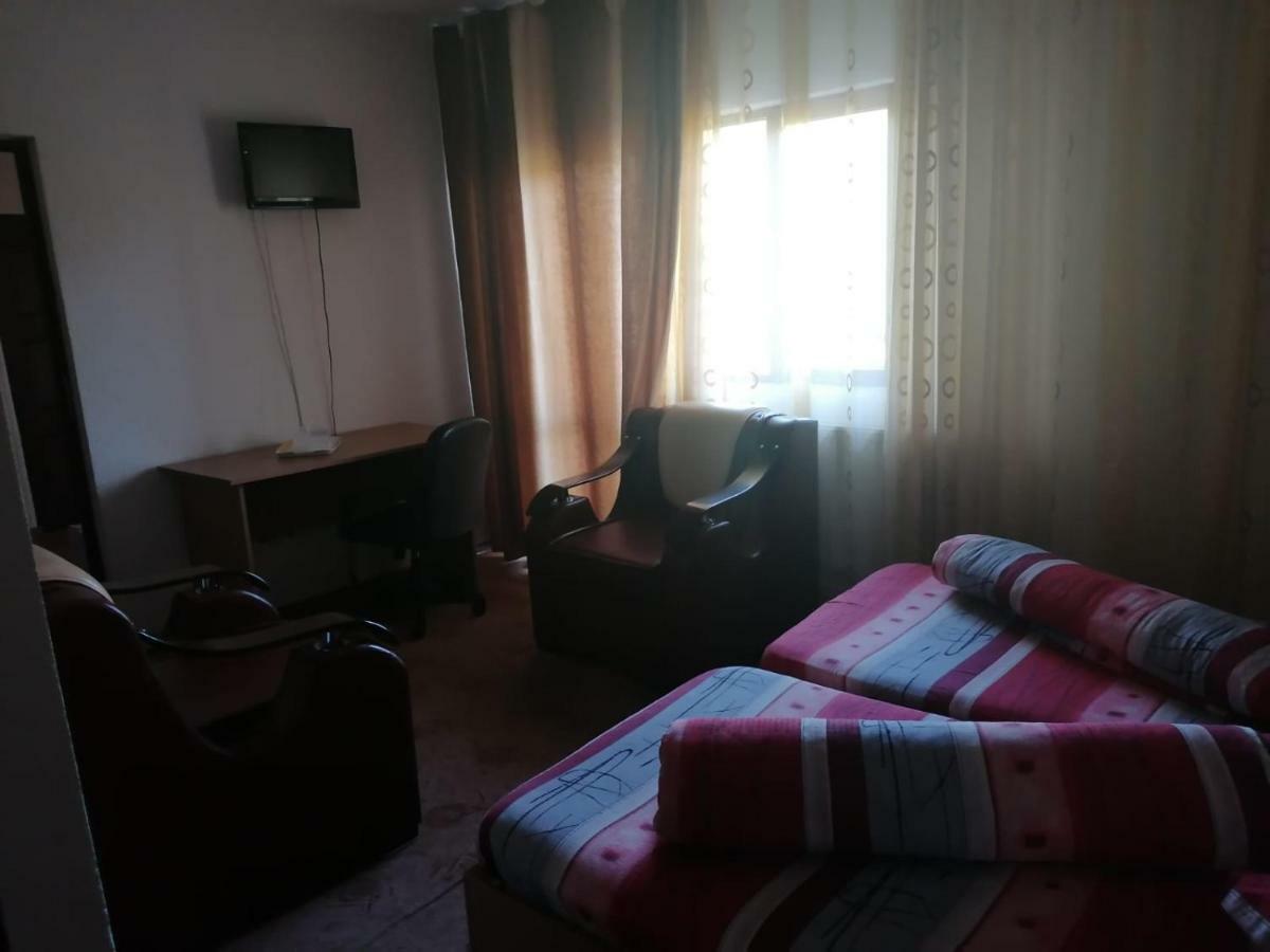 Hotel Pensiunea Pomi -Oesti à Albestii Paminteni Extérieur photo