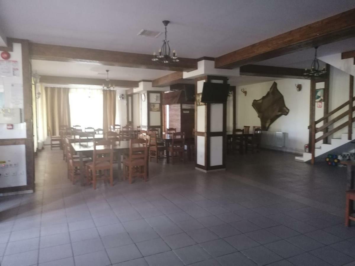 Hotel Pensiunea Pomi -Oesti à Albestii Paminteni Extérieur photo