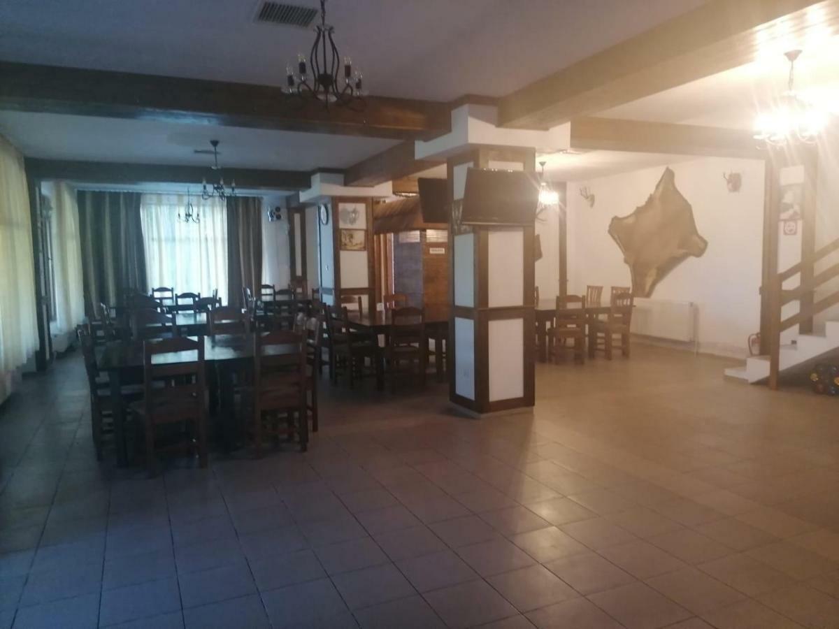 Hotel Pensiunea Pomi -Oesti à Albestii Paminteni Extérieur photo